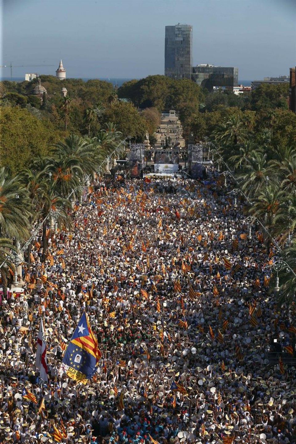 Las calles catalanas, repletas de gente por la Diada. Foto: EFE