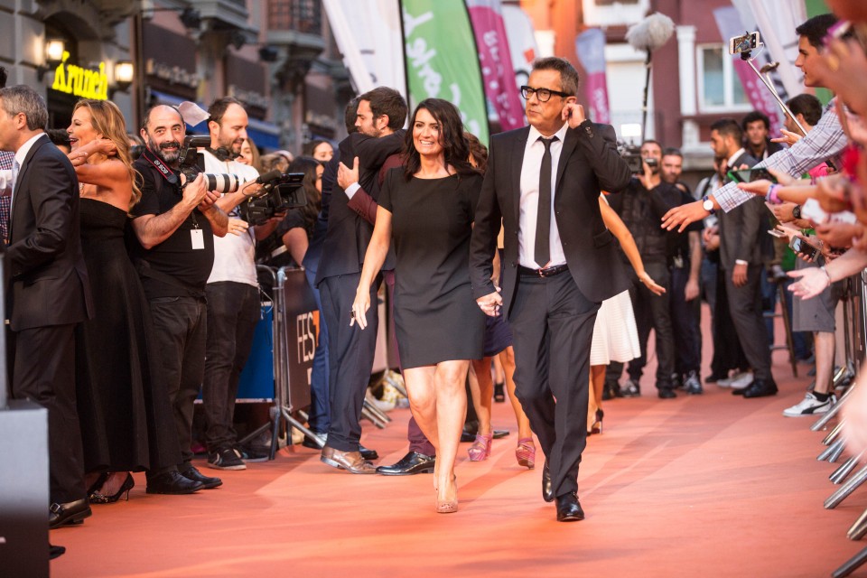 Andreu Buenafuente, junto a su pareja, llegando a Festval 2016.(Foto: EiTB)
