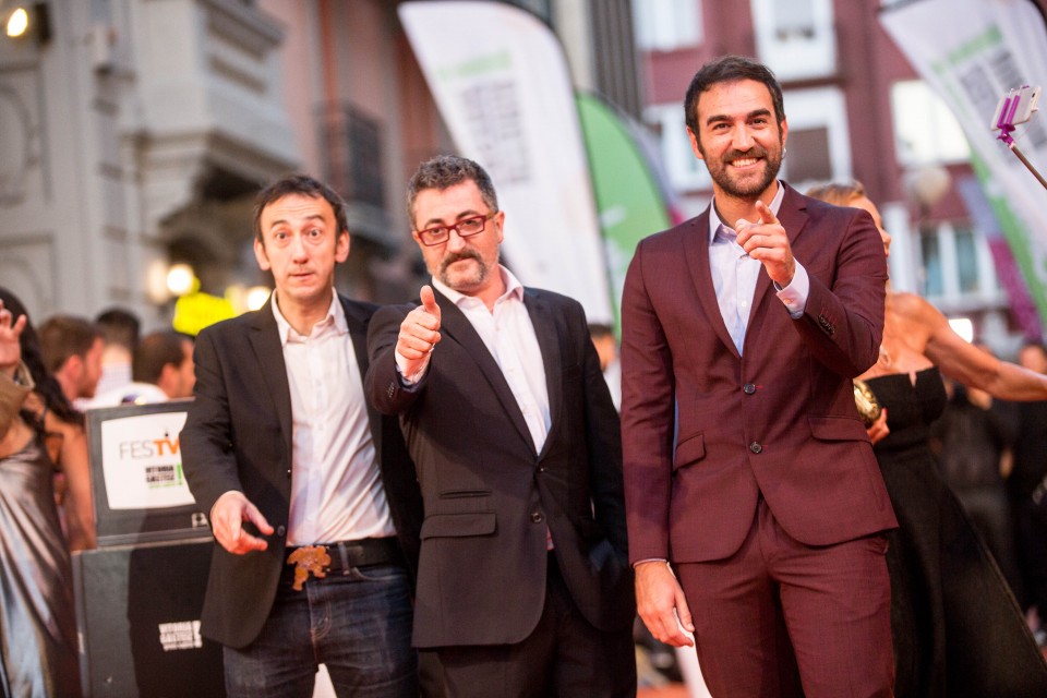 Los actores de 'Allí Abajo' (Antena 3), en Vitoria-Gasteiz. (Foto: EiTB)
