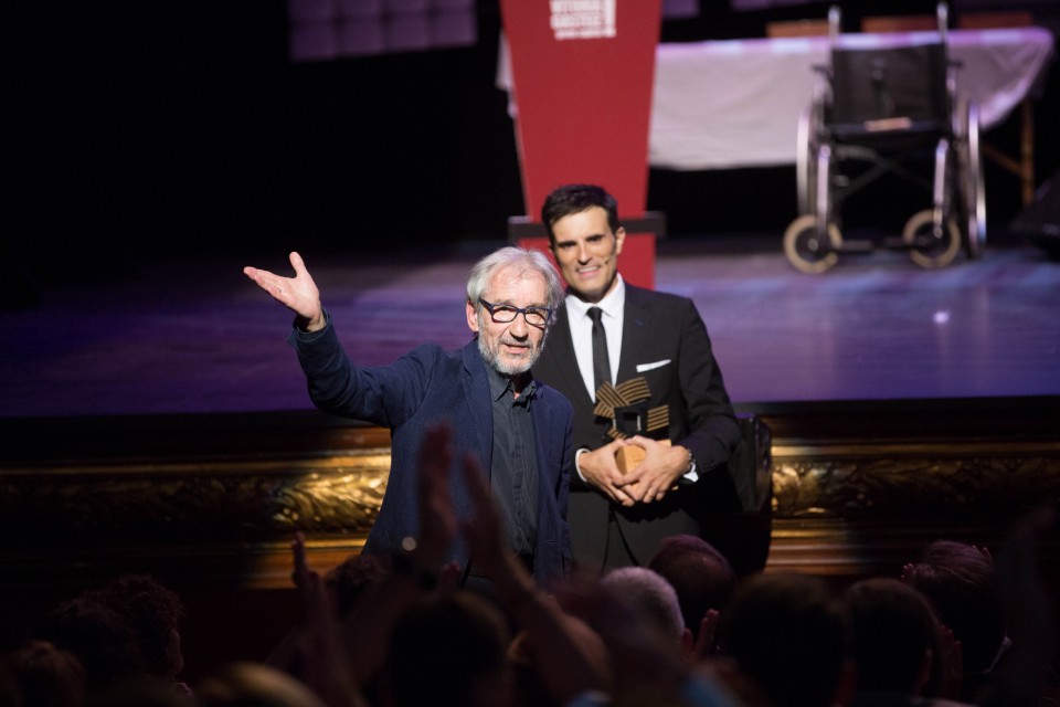 El actor José Sacristán saluda al público de Festval 2016. (Foto: EiTB)