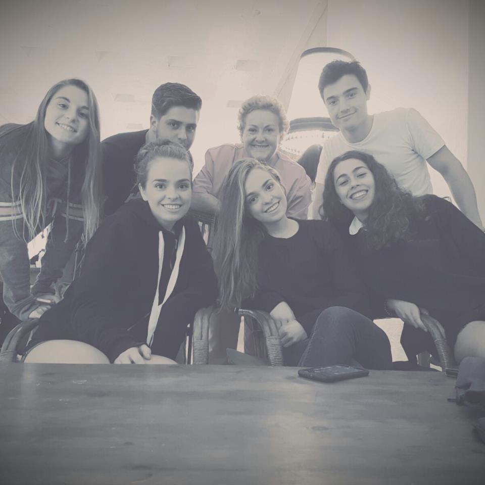 Twin Melody, Karmele Larrinagarekin eta extra batzuekin