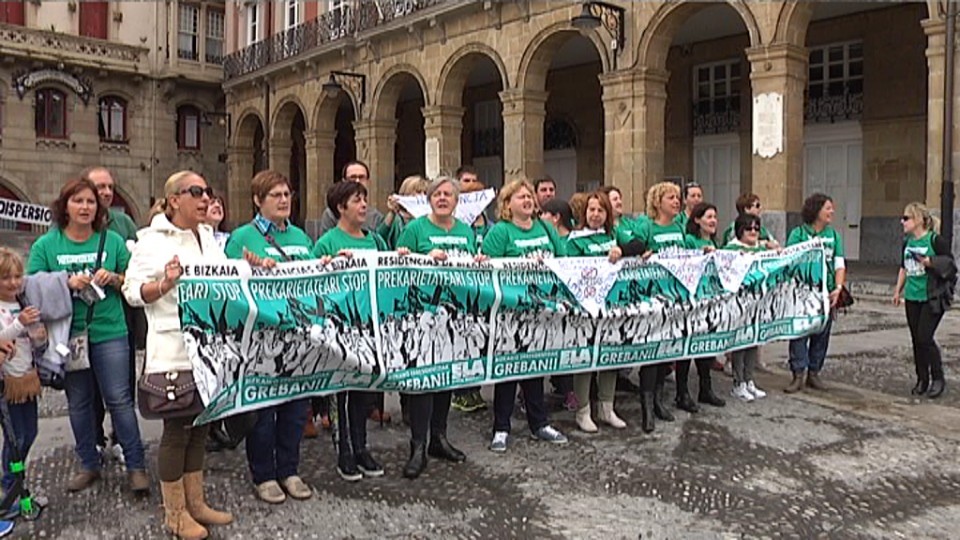 Protesta de las trabajadoras de residencias de Bizkaia