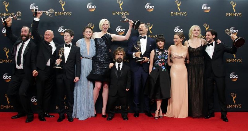 El reparto de 'Game of Thrones' en la gala de los premios Emmy 2016. Foto: EFE