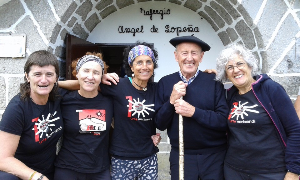 Marimenditarrak 93 urteko Luciano Artetxerekin