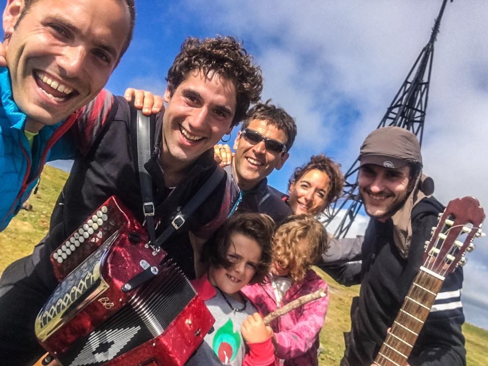 Trikizio taldea eta Gorbeia Suzien lasterketa antolatzaileak