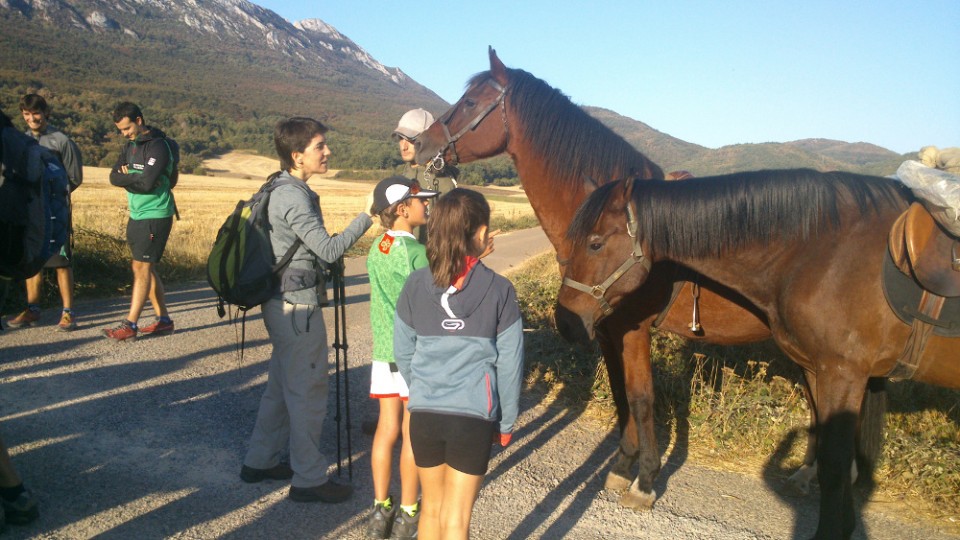 Judith eta umeak Lagraneko zaldiekin