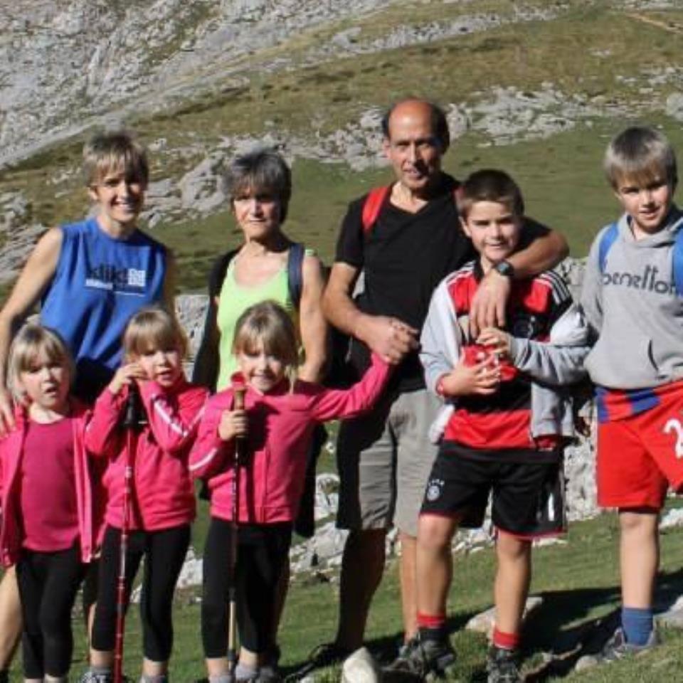 Nagore Aramendi Txindokin guraso eta seme-alabekin