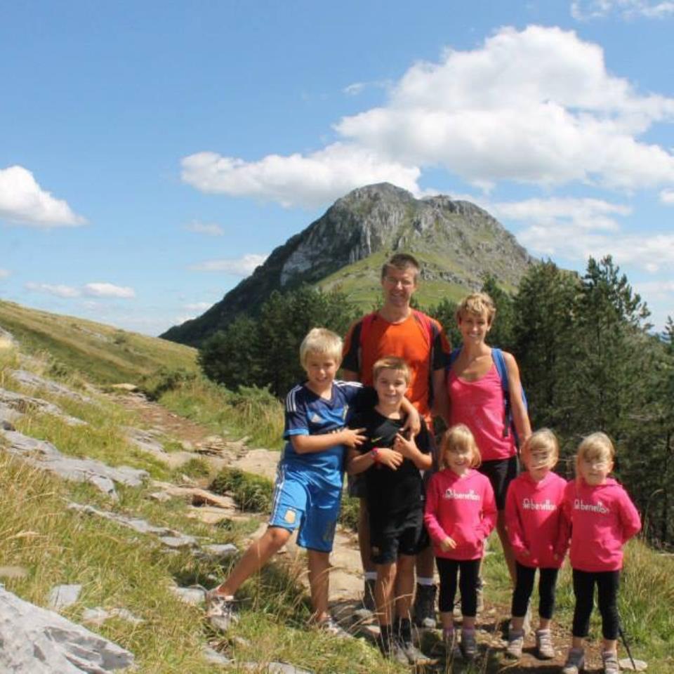 Nagore Aramendi Hernion familia osoarekin