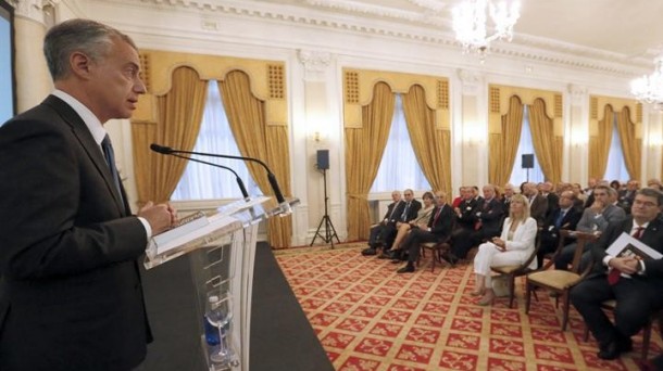 Urkullu, en la presentación del libro sobre el primer Gobierno Vasco. 