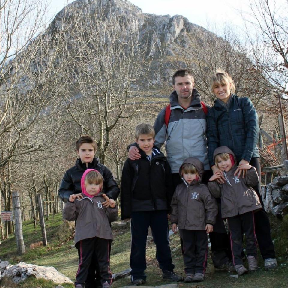 Nagore Aramendi eta familia Herniora bidean