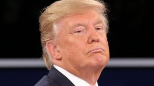 Trumpek hausnarketa egingo du Clintonen aurkako auziaren inguruan