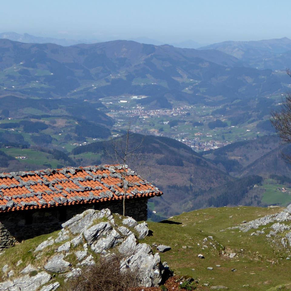 Junmi Otxoak erabiltzaileen atarira igotako Hernioko argazkia