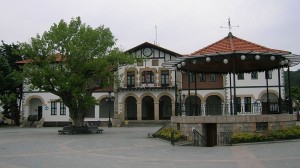 Plentziak % 50eko gainordaina ezarriko dio erroldarik ez duten etxebizitzen ondasun higiezinen gaineko zergari