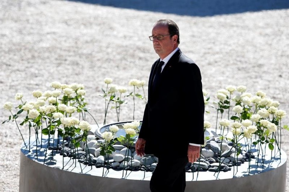 François Hollande, Nizako biktimei egindako omenaldian. Argazkia: EFE