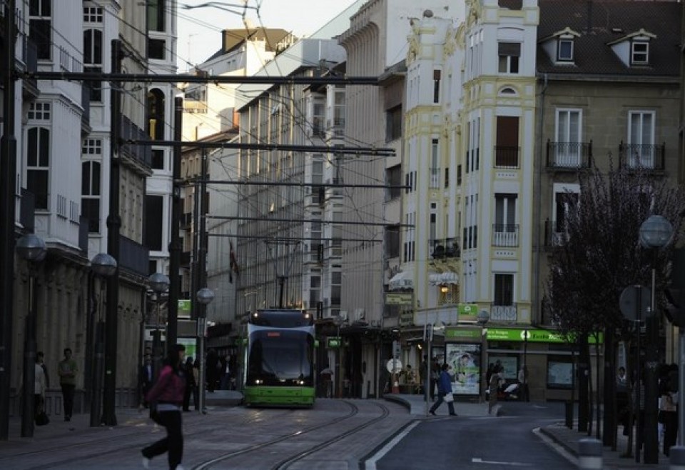 Imagen de archivo del tranvía de Vitoria. Foto: Mikel Arrazola