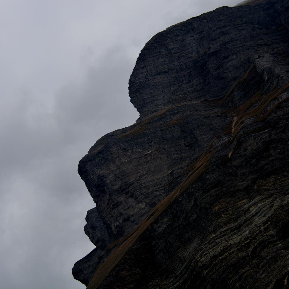 Beriain mendiaren ertzak aurpegi bat dirudi. Txomin Rezolaren argazkia.