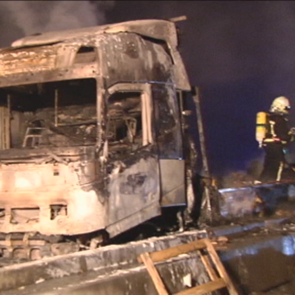 Abierto un carril en la AP-8 en Oiartzun,tras el incendio de un camión