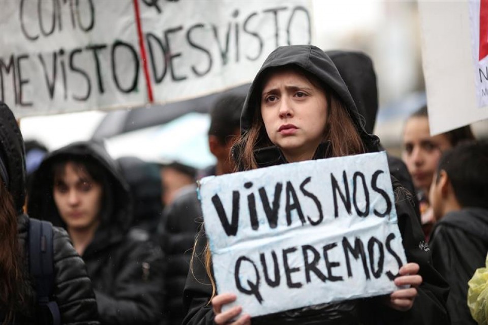Emakumeen aurkako indarkeria salatzeko protesta jendetsua, Argentinan