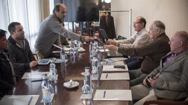 Reunión del GIC y del Foro Social, previa a la cita de Aiete.Foto: EFE. 