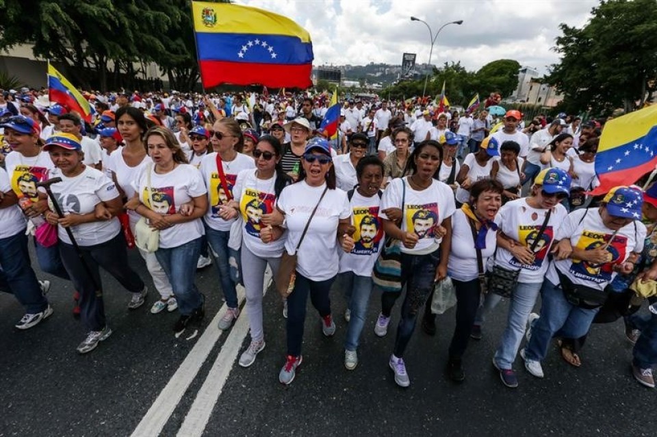 Venezuelako oposizioko emakumeek protesta egin dute Caracasen. Argazkia: EFE