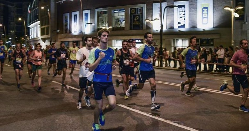 Corredores en la Bilbao Night Marathon. Foto: EFE
