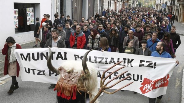 Auzipetuei babesa eskaintzeko manifestazioa Altsasun. Artxiboko argazkia: EFE