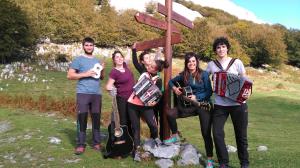 Argazkiak: Anboto mendirako igoeran Andoni Aizpuru eta Irati Andarekin joandako lagunen argazkiak