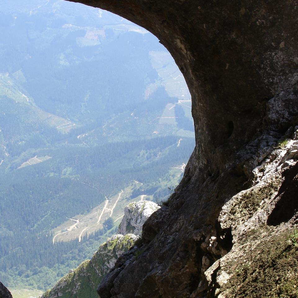 Anbotora bidean. Ion Otxoaren argazkia.