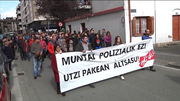 Vecinos de Alsasua protestan contra la detención de los jóvenes. Foto de archivo: EiTB