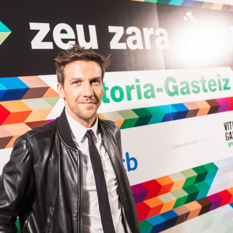 Dani Álvarez, presentador de 'El lector de Huesos'. Foto: EiTB