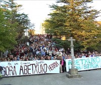 Abetxukoko bizilagunak 'Pitxiak' klanaren aurka manifestatu dira