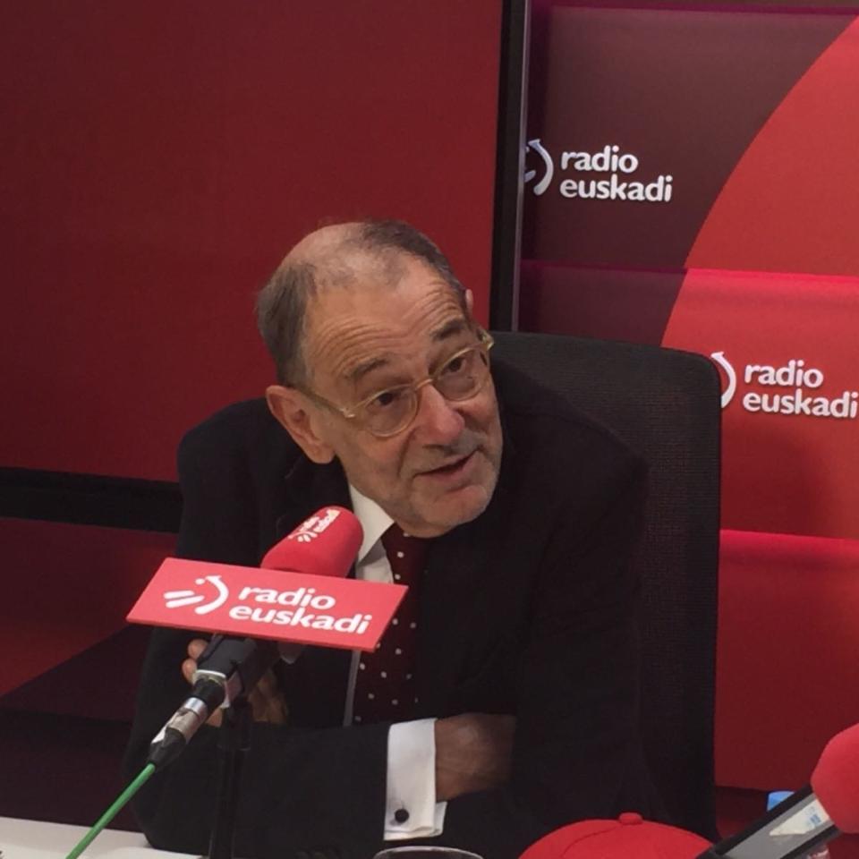 El exsecretario general de la OTAN, Javier Solana, en los estudios de Radio Euskadi.