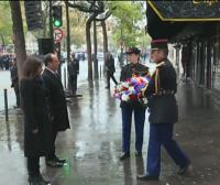 Parisko atentatuetako biktimak gogoratu dituzte Frantzian 