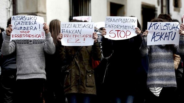 Polizia-operazioa dela eta, Altsasun egindako elkarretaratzea. Artxiboko argazkia: EFE