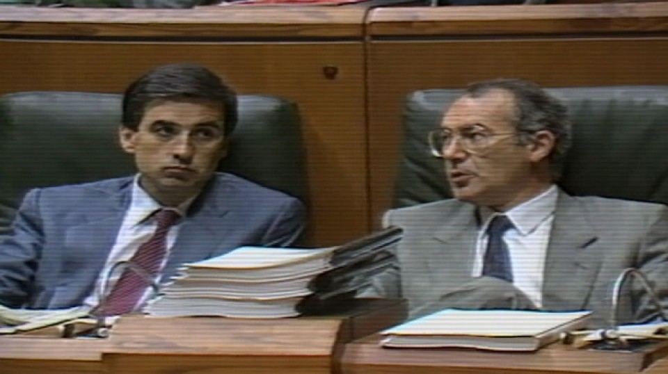 Ramón Jauregi y José Antonio Ardanza, en el Parlamento Vasco / EITB.