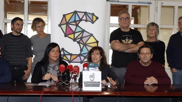 Miembros del colectivo Sare durante la presentación.