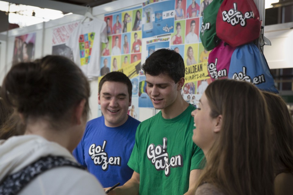 Argazkia: 'Go!azen! telesaileko aktoreak Durangoko Azokan.