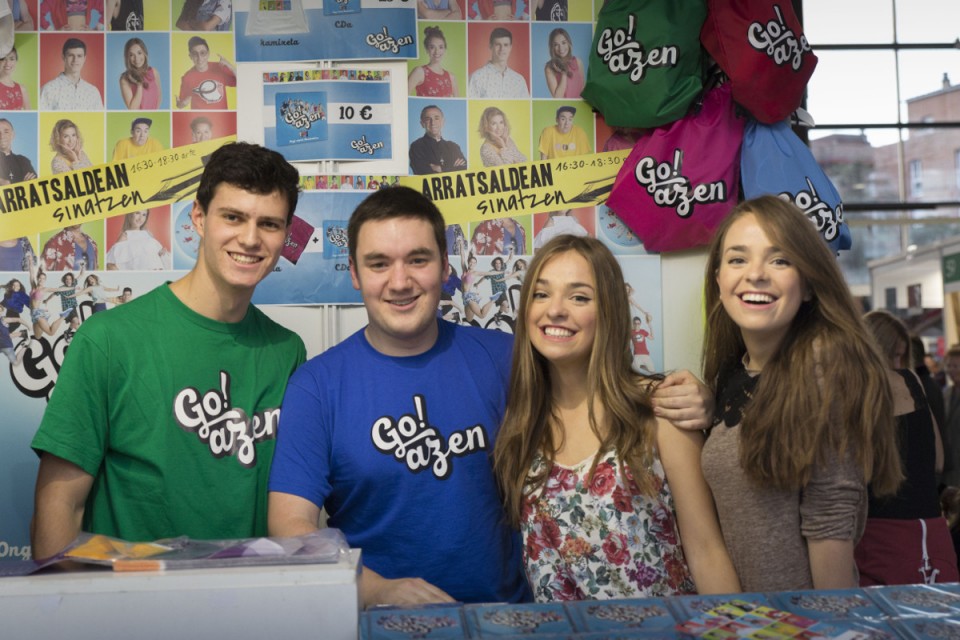 Argazkia: 'Go!azen! telesaileko aktoreak Durangoko Azokan.