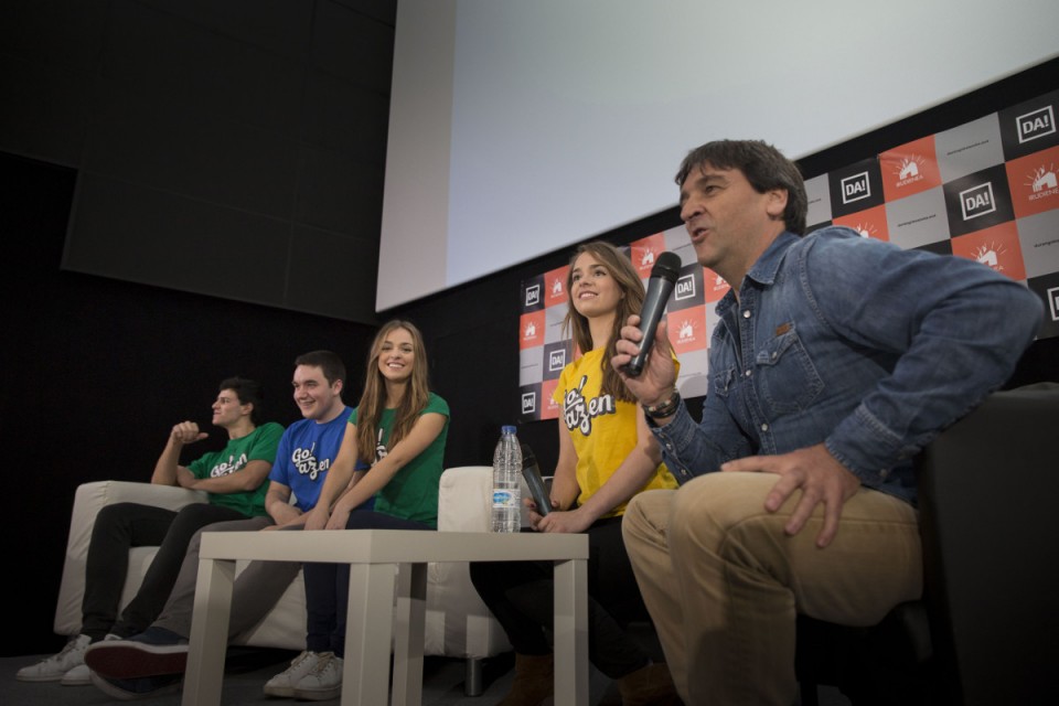 Argazkia: 'Go!azen! telesaileko aktoreak Durangoko Azokan.