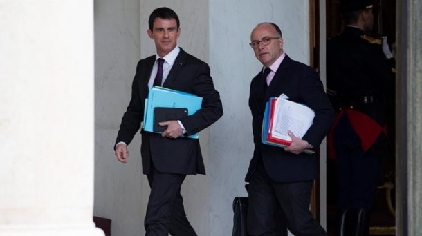 Imagen de archivo de Manuel Valls y Bernard Cazeneuve. Foto: EFE