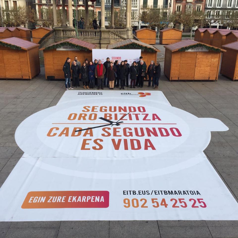 Reloj humano en Pamplona. Foto: EiTB