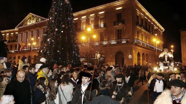 Olentzero por las calles de Pamplona en 2017. Foto de archivo: EFE