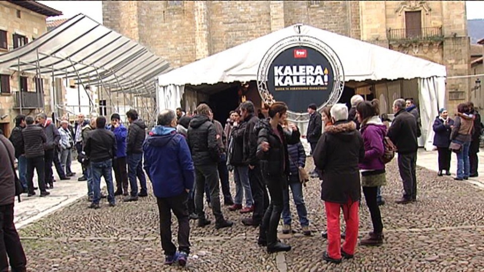 Representantes de la coalición han visitado la carpa de Kalera, kalera! en Usurbil