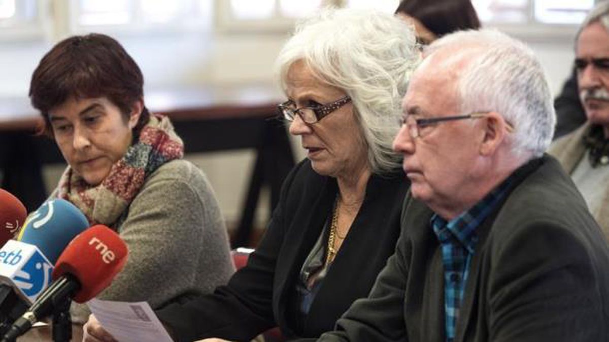 Carmen Galdeano, Rosa Rodero y Joseba Azkarraga, en una comparecencia el 5 de enero. EFE