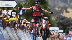 Porte gana en el Col de la Couillole y Sergio Henao se viste de líder 
