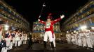 Los tambores retumban en la plaza de la Constitución. EFE title=