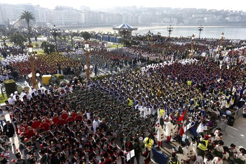 4.900 ume batu dira Alderdi Ederren. EFE