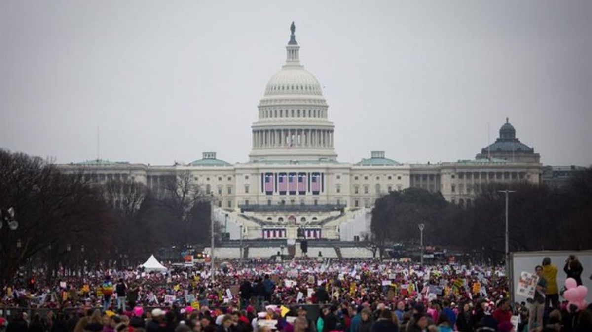 Miles de personas en la Marcha de las Mujeres contra Donald Trump. Foto: EFE