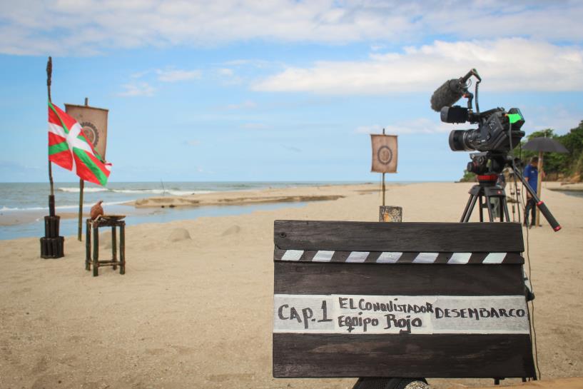 Claqueta que da inicio al desembarco de los participantes