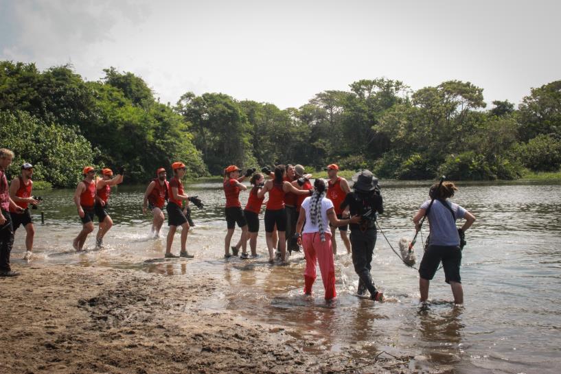El equipo rojo celebrando la victoria